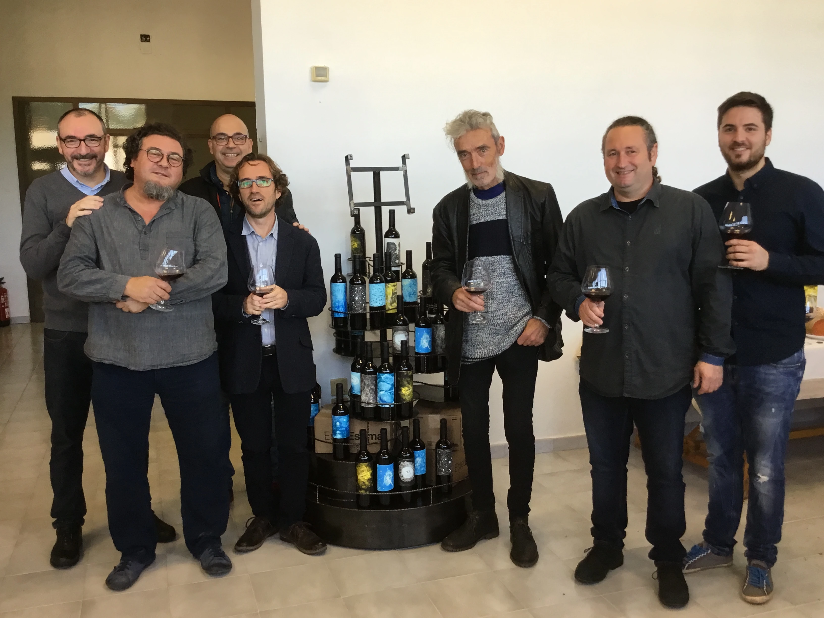 Ànima Negra y Terra de Falanis crean el vino EstelEstima para Estel de Llevant con pinturas de Rafel Joan