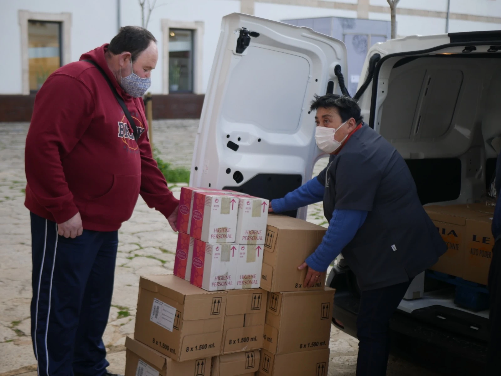 ​La Fundació Es Garrover entrega alimentos y productos de primera necesidad por valor de 1.500€ a tres entidades de Inca