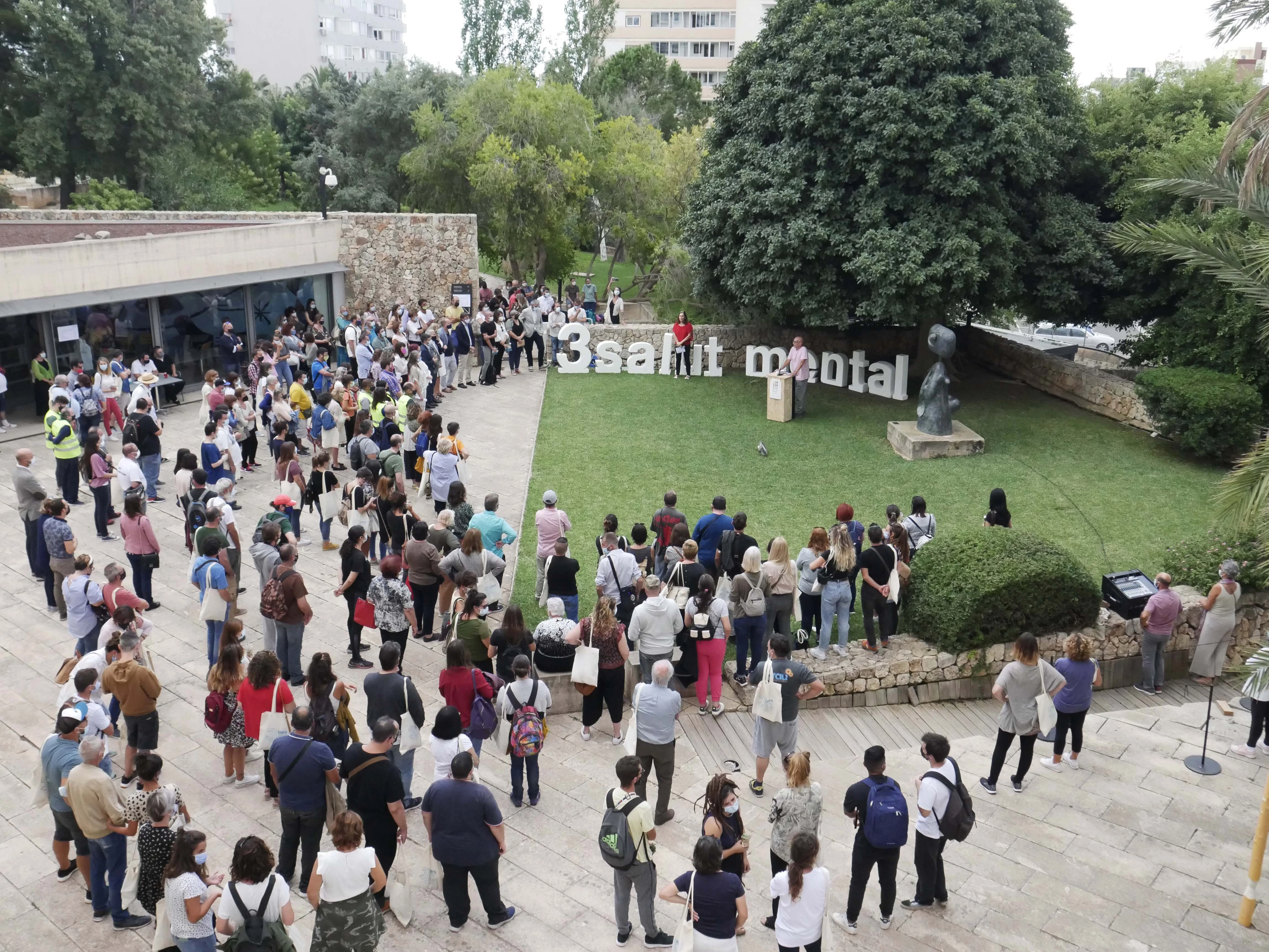 400 personas reivindican una cultura de la salud mental en una jornada artística y festiva en la Fundació Miró Mallorca