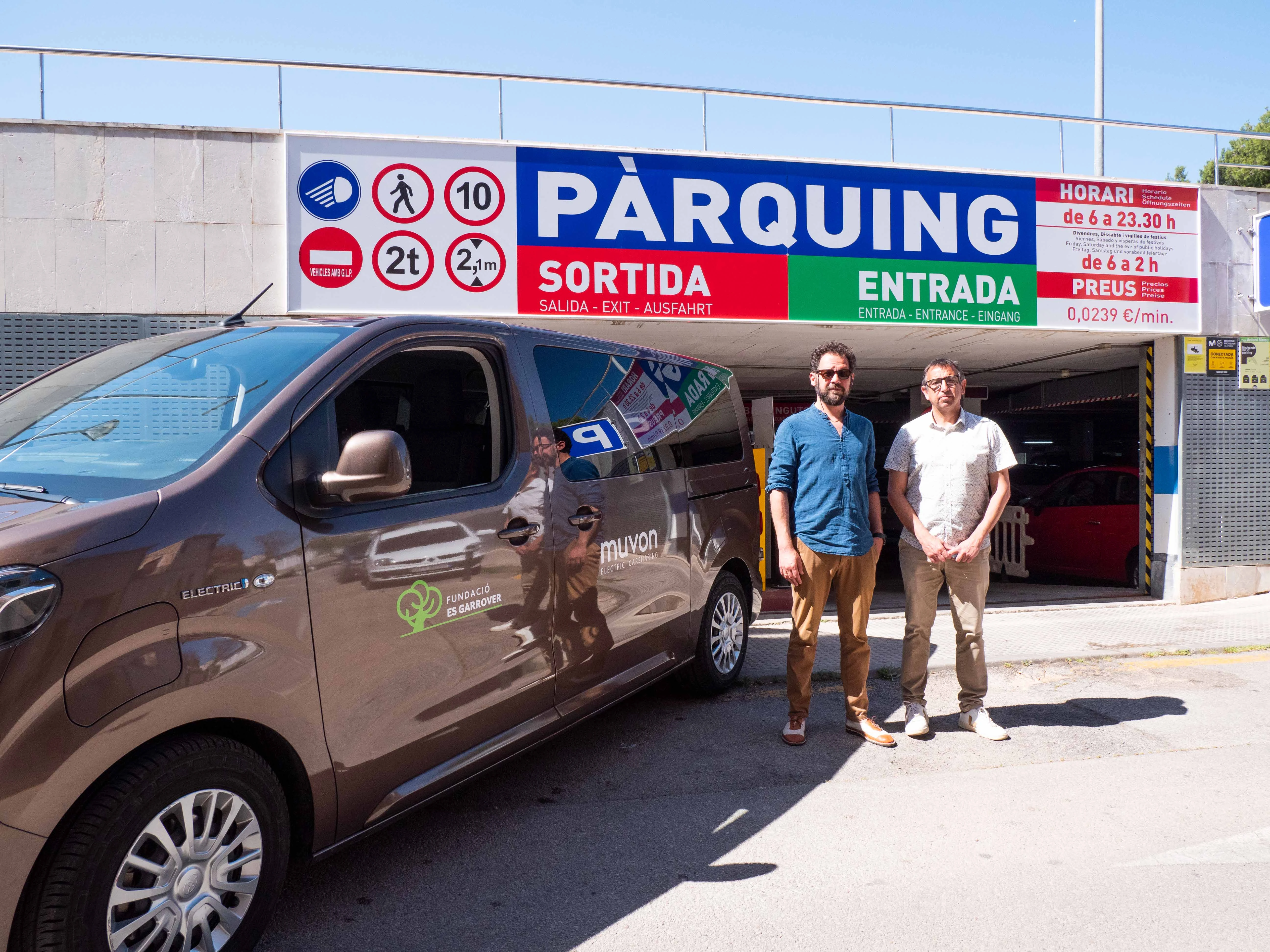 La Fundació Es Garrover apuesta por la movilidad inteligente y sostenible ofreciendo en los parkings de Inca un nuevo servicio de alquiler de vehículos eléctricos por horas gracias a la alianza con Muvon