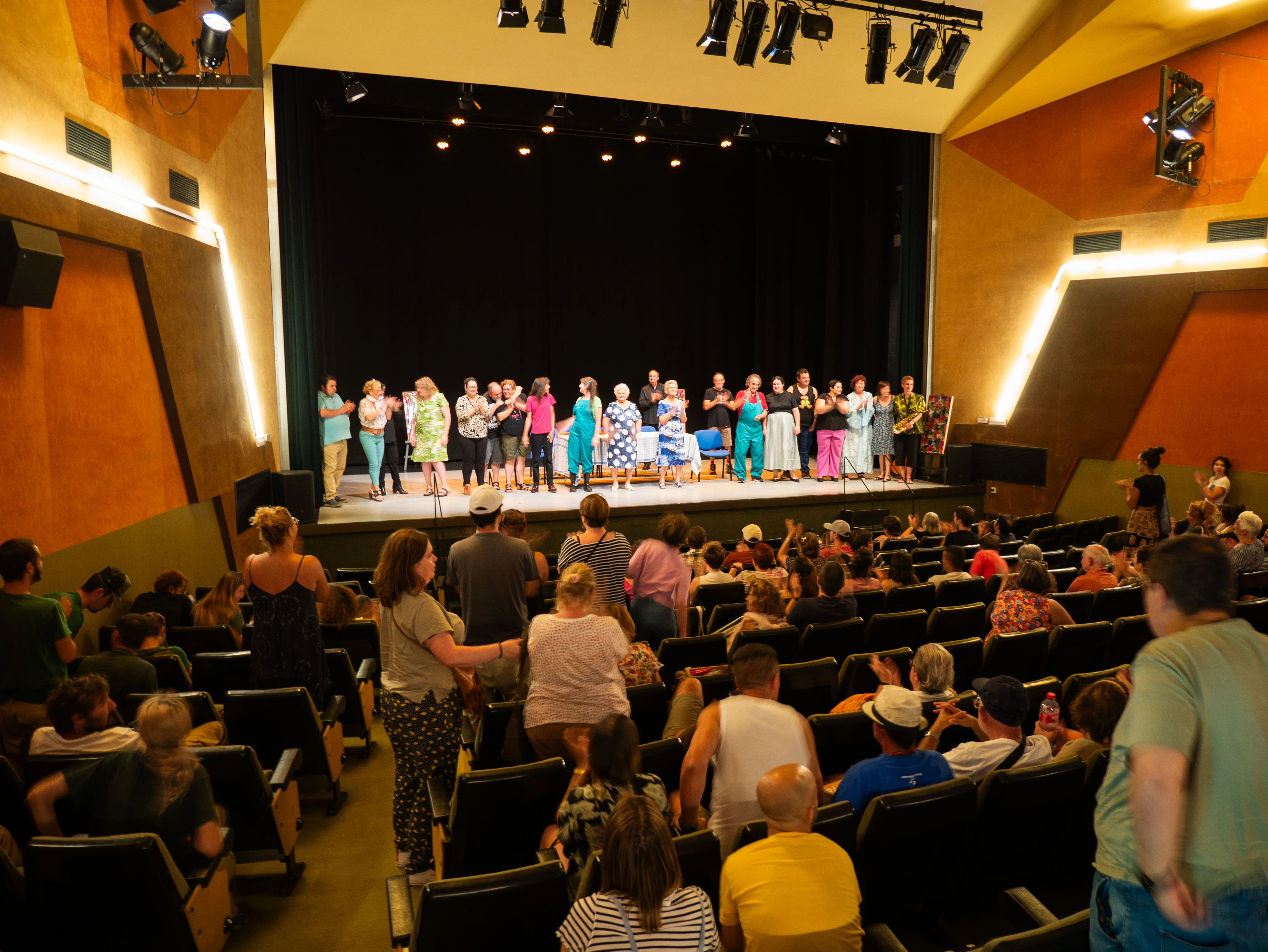 Estepa Teatre estrena "El Sant Sopar dels Ocults" dedicado a "todas las personas que hacen posible que los invisibles tengan un fuego donde quitarse el frío de este mundo"