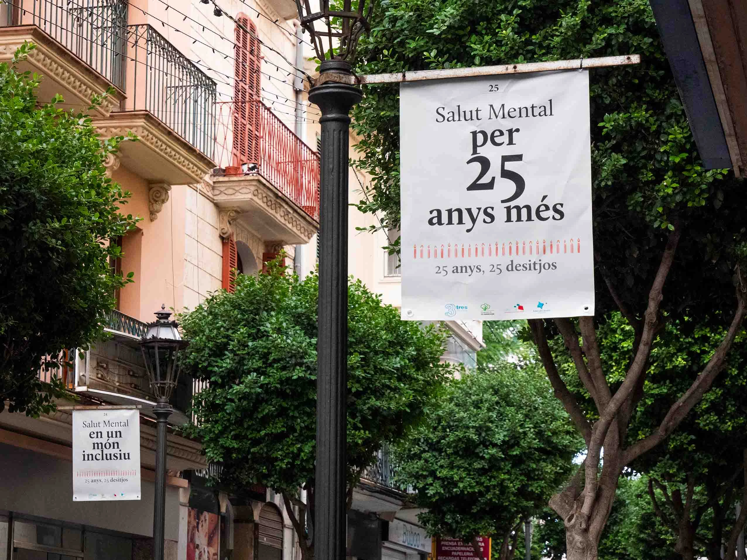 Els carrers d’Inca s’omplen de desitjos per la salut mental amb l’exposició "25 anys, 25 desitjos" que commemora l’aniversari de la Fundació Es Garrover