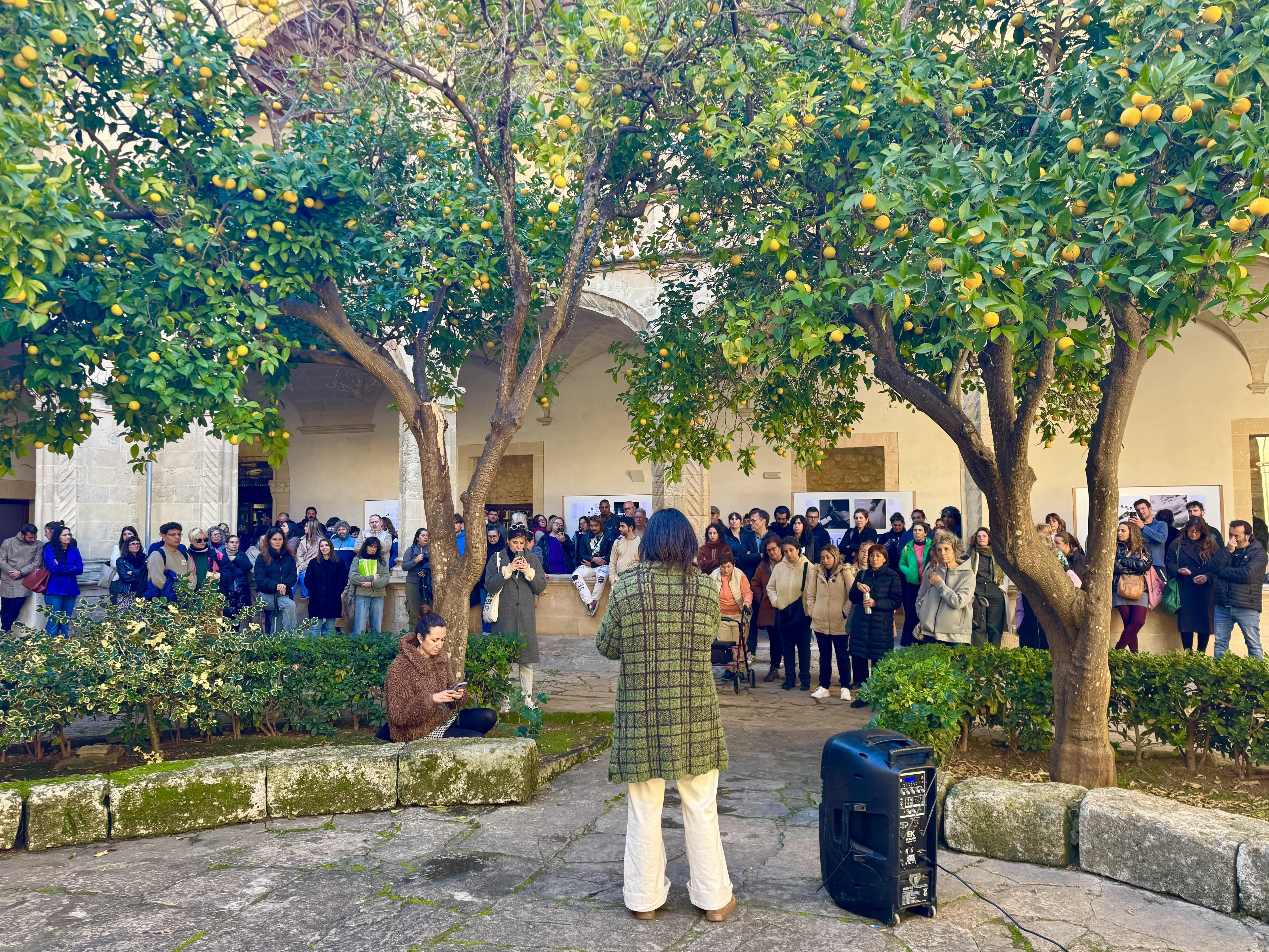 Estel de Llevant inaugura l’exposició “25N, 25 Dones”, un projecte artístic col·lectiu per visibilitzar les violències masclistes i el seu impacte en la salut mental